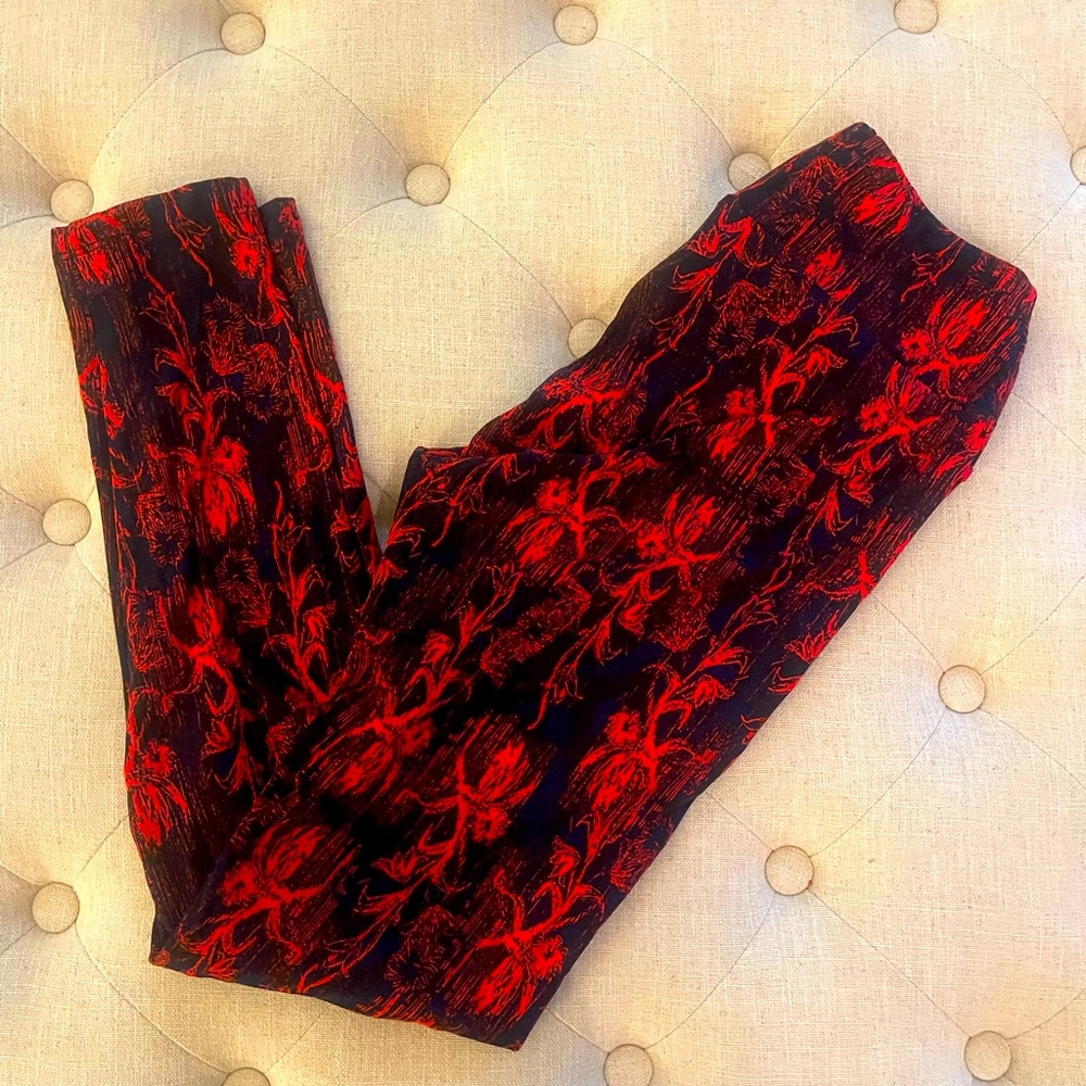 Lularoe One Size Red/Black print leggings